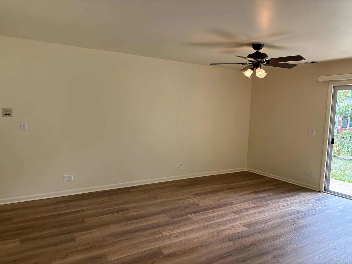 2 bed, 1100 sqft, $2,100 — Photo 4