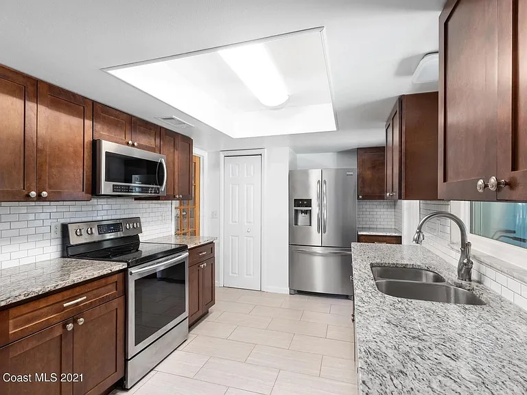 530 Roosevelt Ave — Photo 14