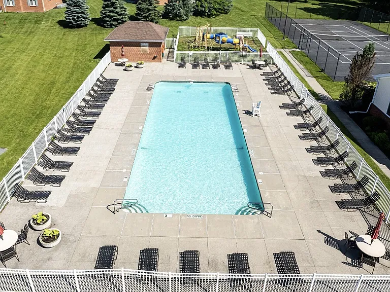 CenterPointe Apartments & Townhomes — Photo 41