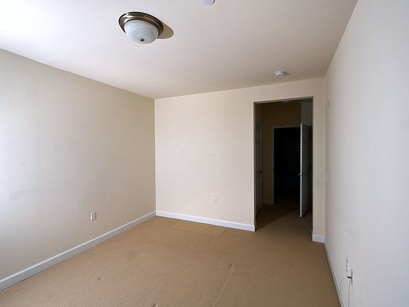 3rd image of 2101 N Monroe St APT 406