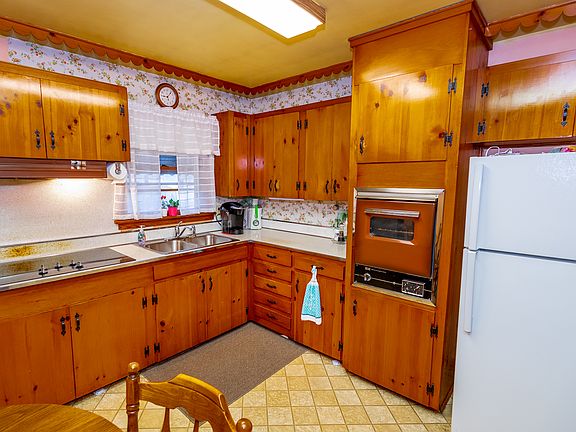 4th image of 106 Laurie Ln
