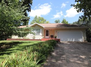 1002 N 43rd St, Nixa, MO 65714