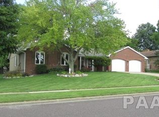 801 Hillcrest Dr, Washington, IL
