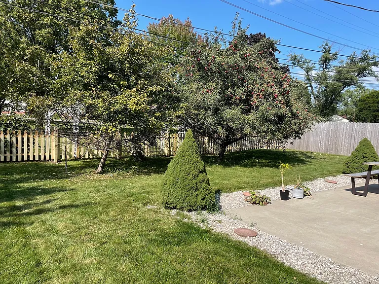 8743 Leslie Dr — Photo 36