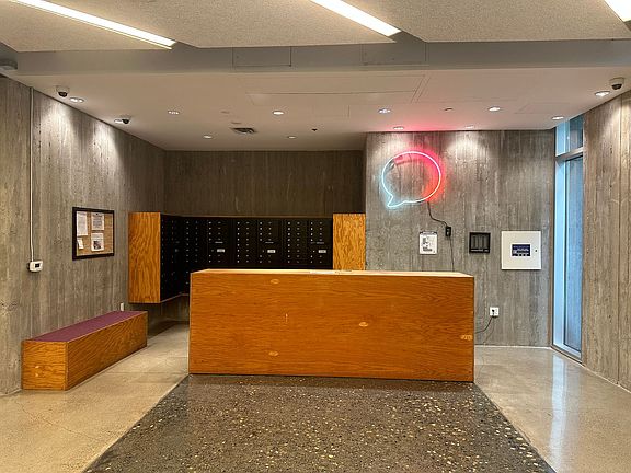 4th image of 388 Fulton St #406