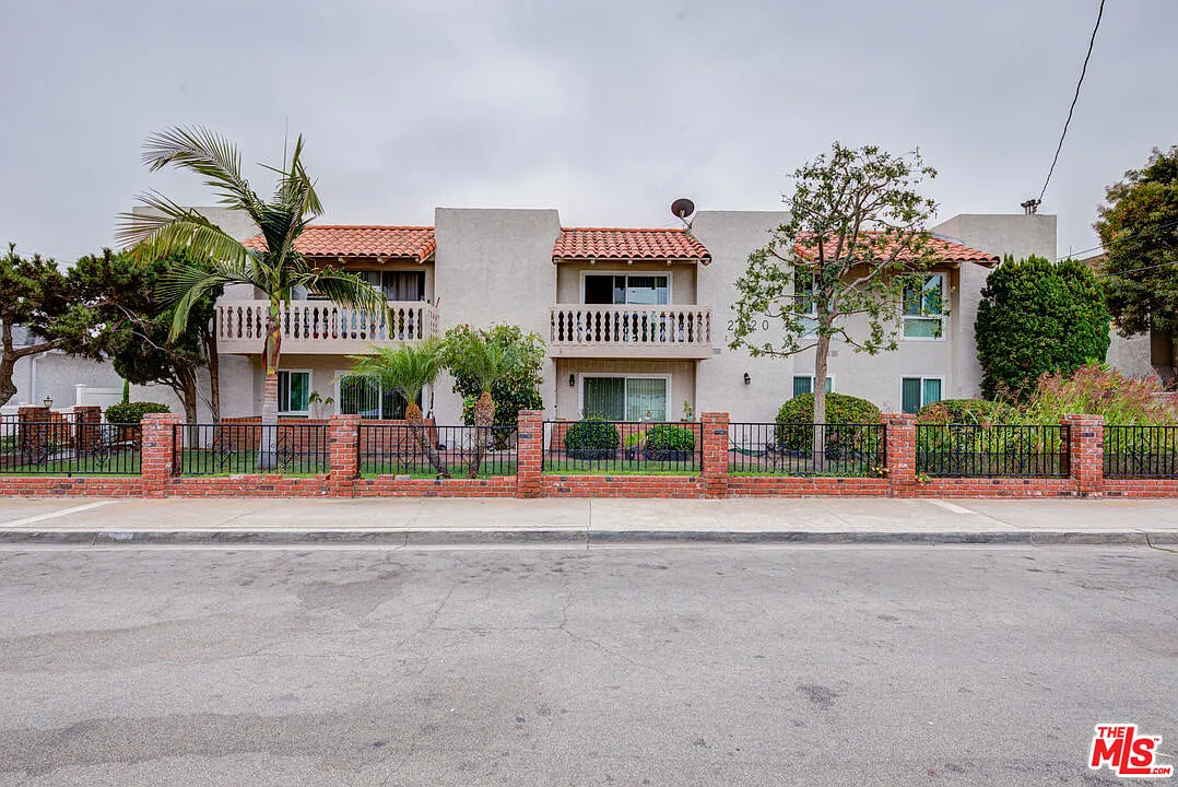2 bed, 1.0 bath, $3,195 — Photo 2