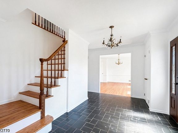 3rd image of 139 Berkeley Cir