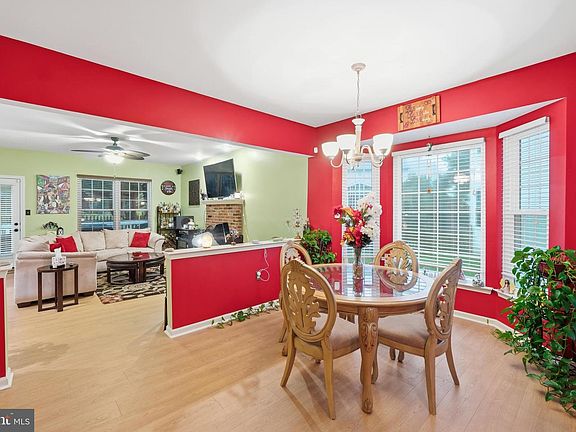 4th image of 9409 Bridgewater Ct W