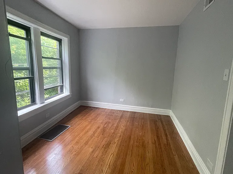 7327 N Honore St #2B — Photo 4
