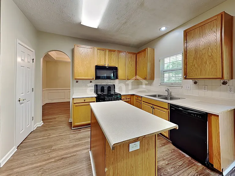 540 Gables Ct — Photo 3