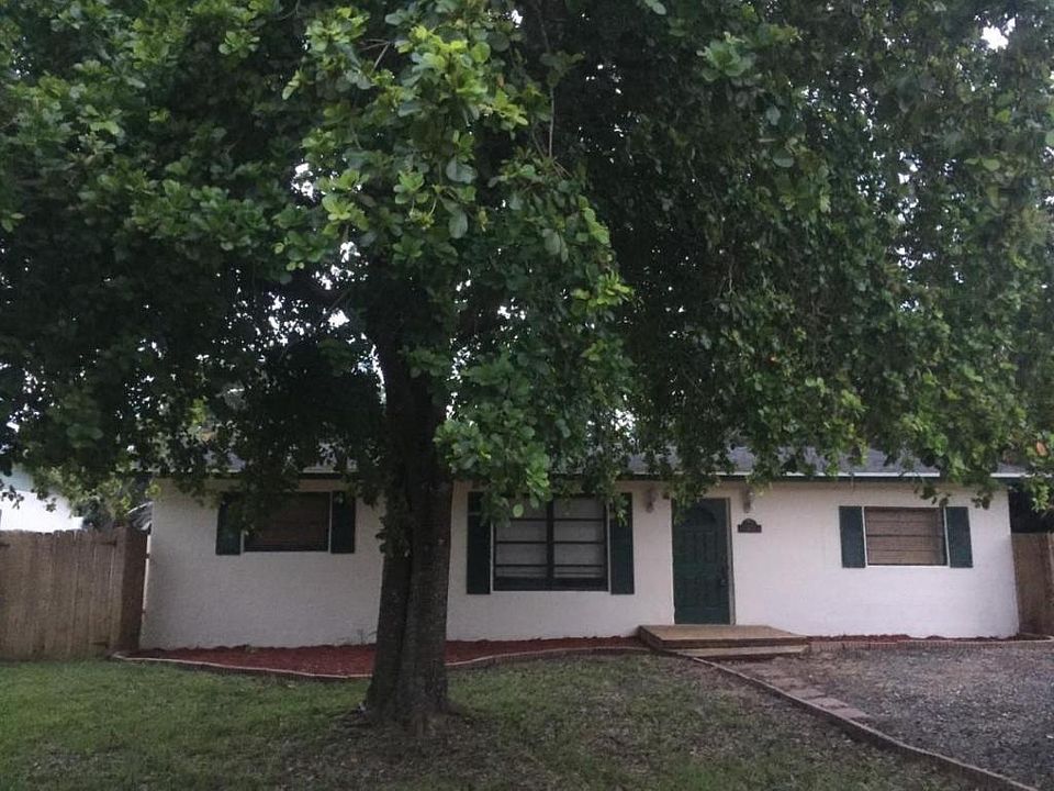 2nd image of 3224 SE Banyan St