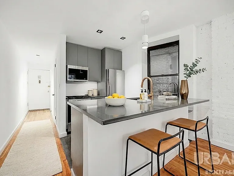 35 Grove St #5A — Photo 3