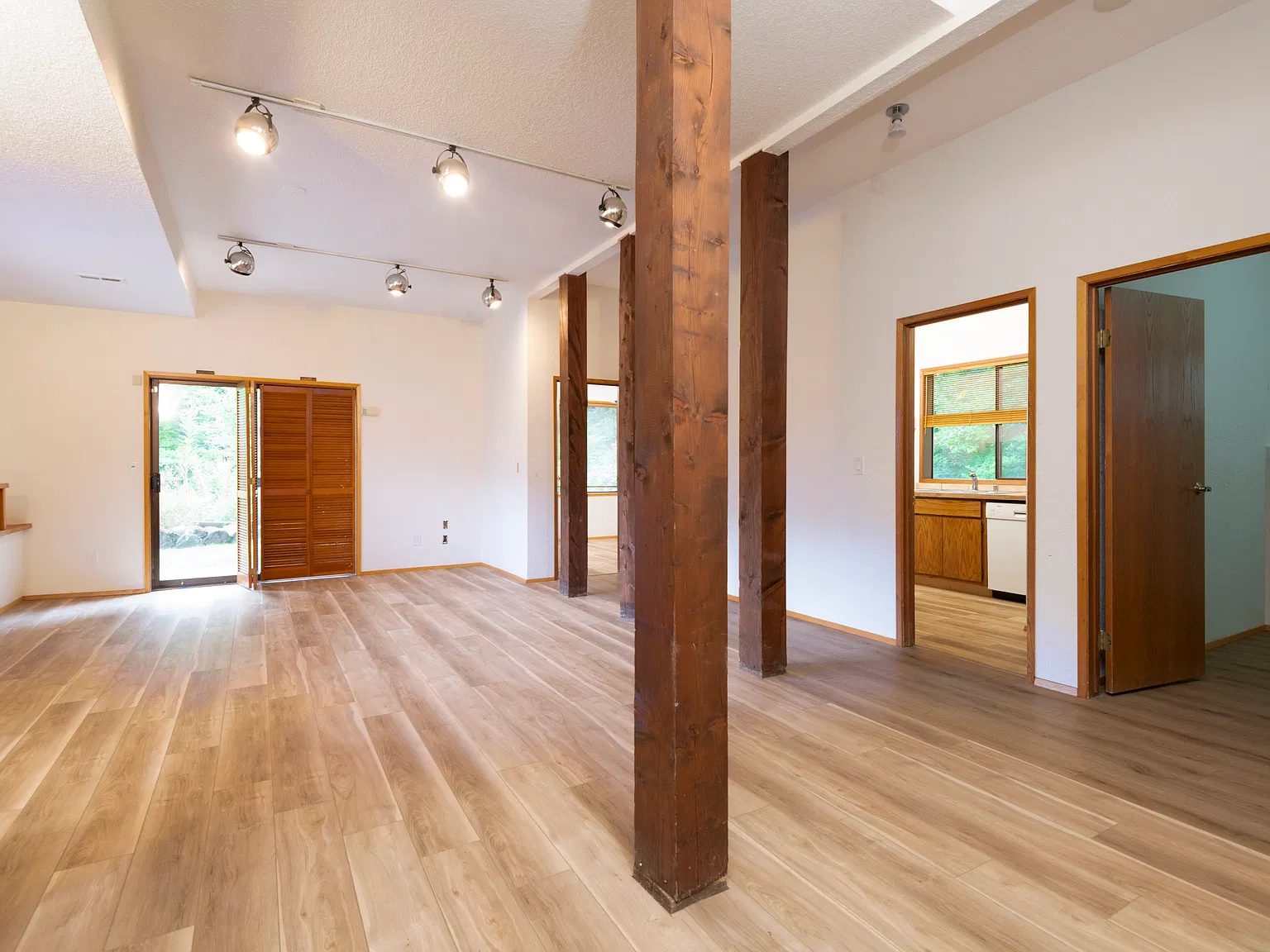 2 bed, 700 sqft, $1,850 — Photo 3