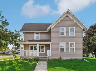 302 W Juneau St, Hustisford, WI 53034