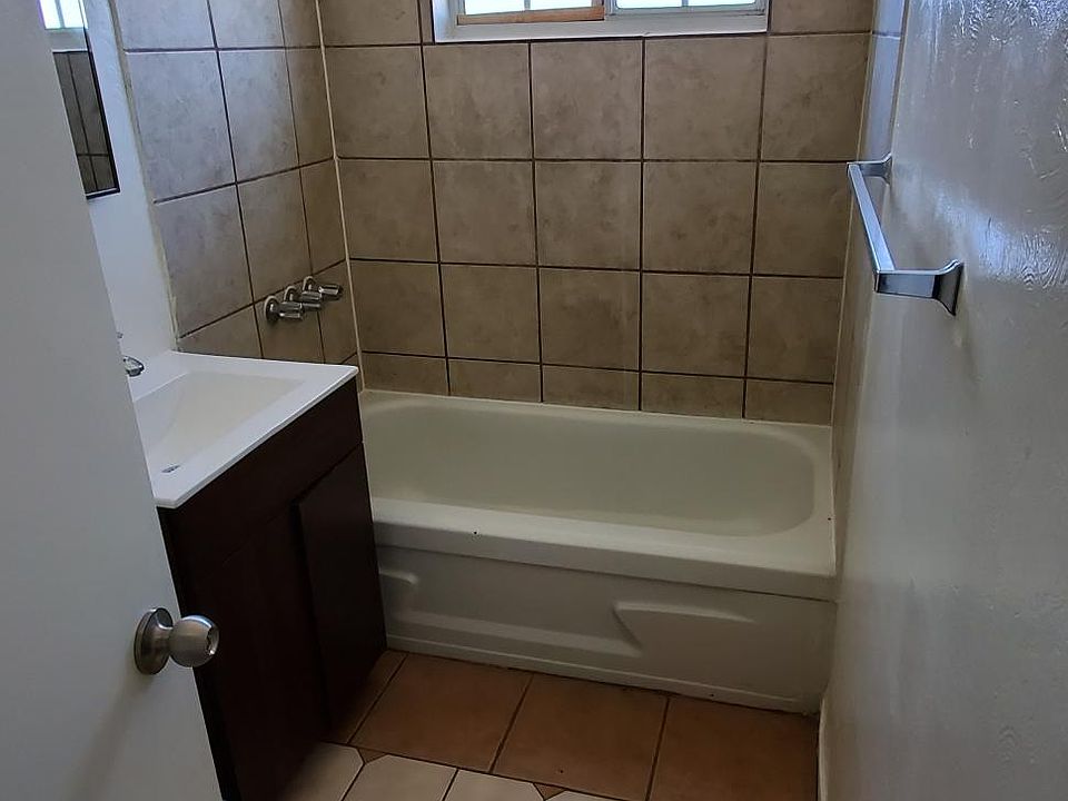2nd image of 731 Karen Ct APT 1