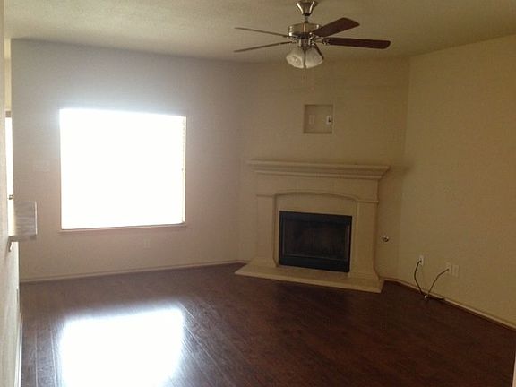 3rd image of 1212 Nora Ln