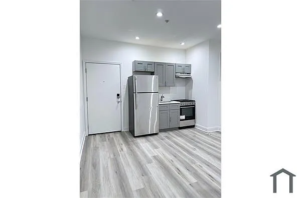 Building Photo - 3857 N Broad St #3
