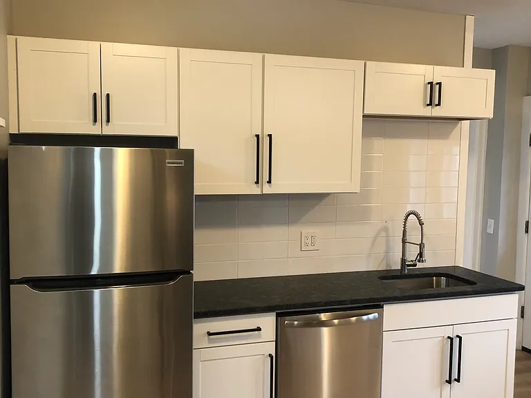 802 S Goodman St — Photo 3