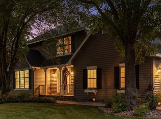 260 Mountain Way, Chanhassen, MN 55317