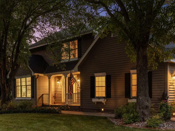260 Mountain Way, Chanhassen, MN 55317
