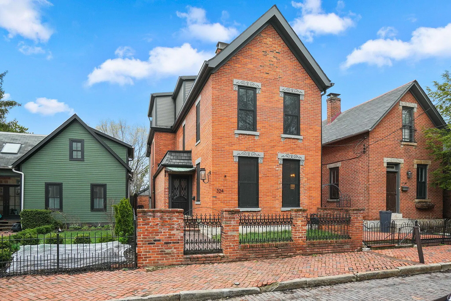 324 Jackson St photo 1