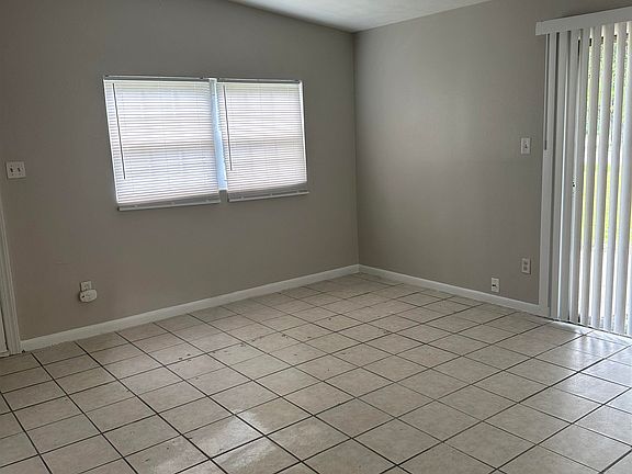 3rd image of 422 Essex Dr