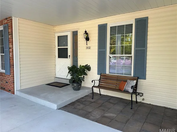 312 Waterside Dr, Grover, MO 63040