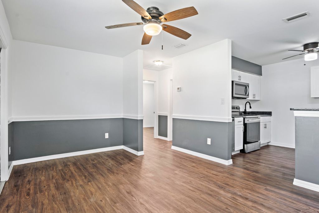101 NE 35th St #B, photo 6