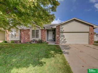 11610 Ridgeview Cir, Papillion, NE 68133