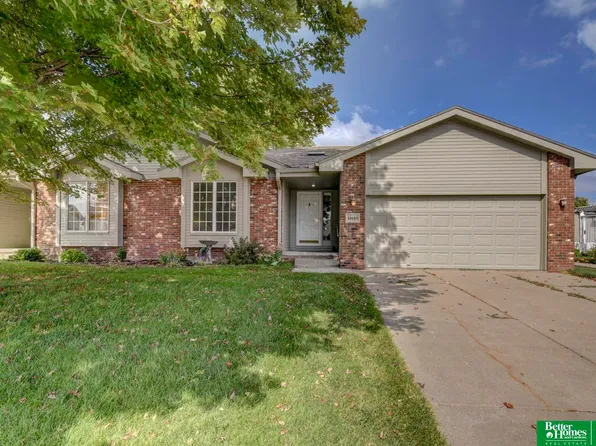 11610 Ridgeview Cir, Papillion, NE 68133