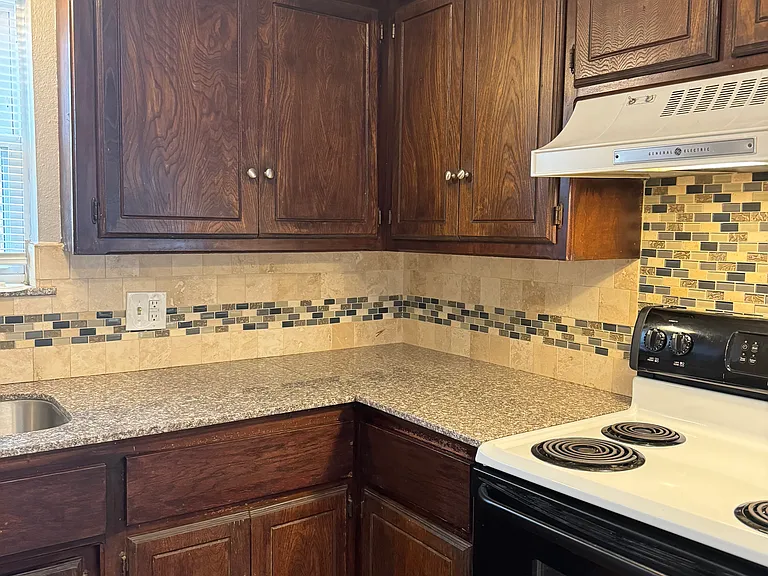 13908 Jeffery Dr — Photo 9