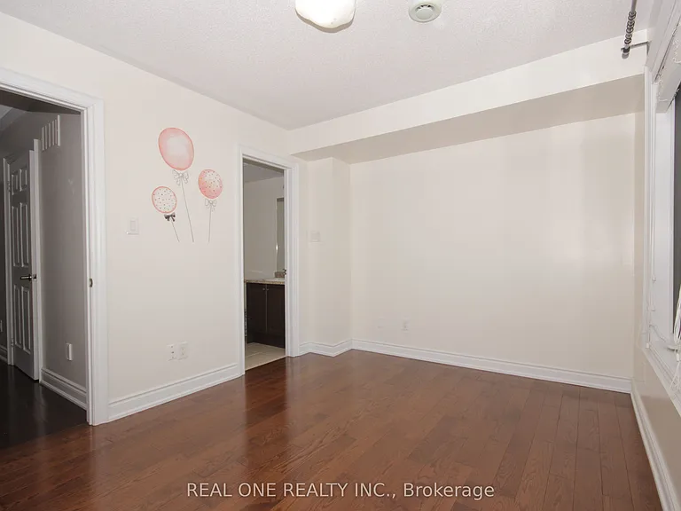 7 Slingsby Ln — Photo 13
