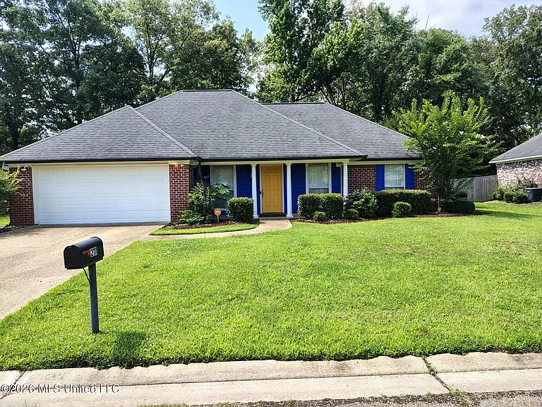2111 Branch Creek Dr — Photo 1