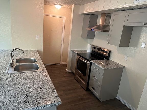 4th image of 311 Pearce St