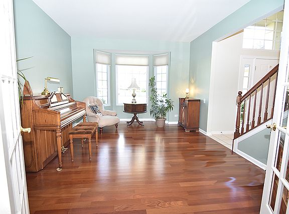 5th image of 1097 Annandale Dr