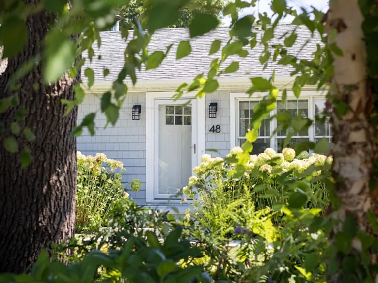 48 Middle Pond Rd — Photo 2