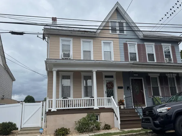 215 N Wayne St, Orwigsburg, PA 17961