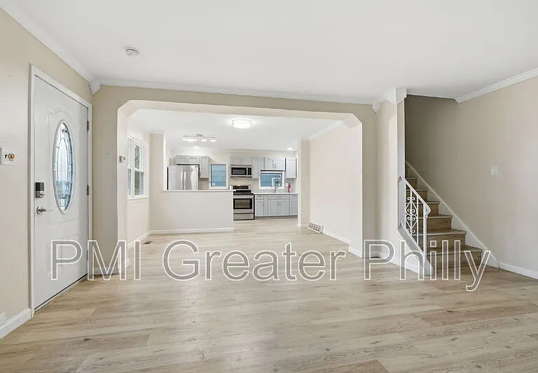 1523 W Cheltenham Ave — Photo 3