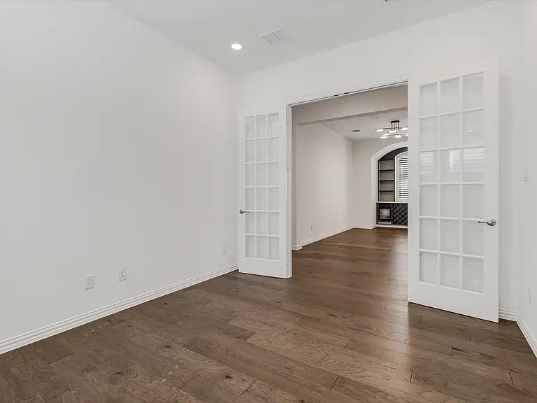 8308 Pine Valley Dr — Photo 17