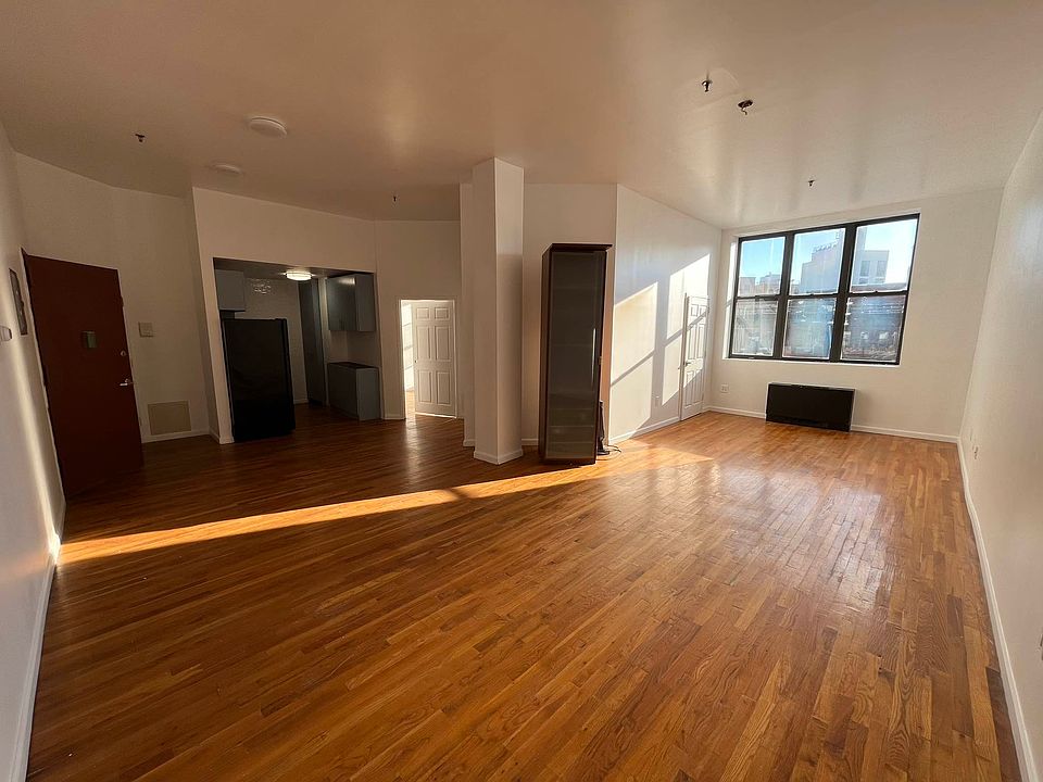 1st image of 15 Lawton St APT 20