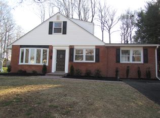 180 Sleighride Rd, Willow Grove, PA 19090