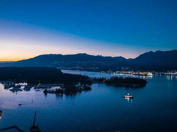 1077 Cordova St W Penthouse 4201, Vancouver, BC V6C 2C6