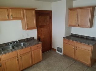 2263 N 72nd St, Wauwatosa, WI 53213