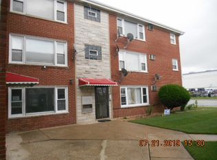 6952 W 65th St APT 1B, Chicago, IL 60638