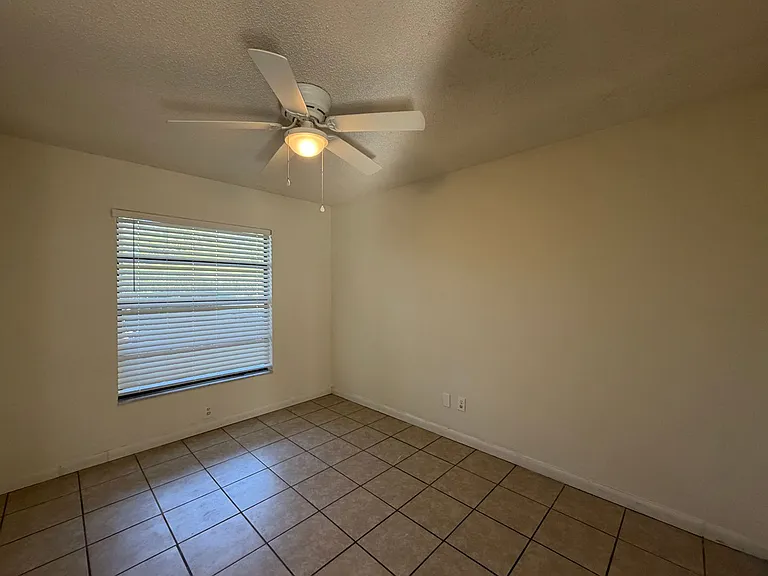 2111-2117 Citrus Blvd — Photo 5