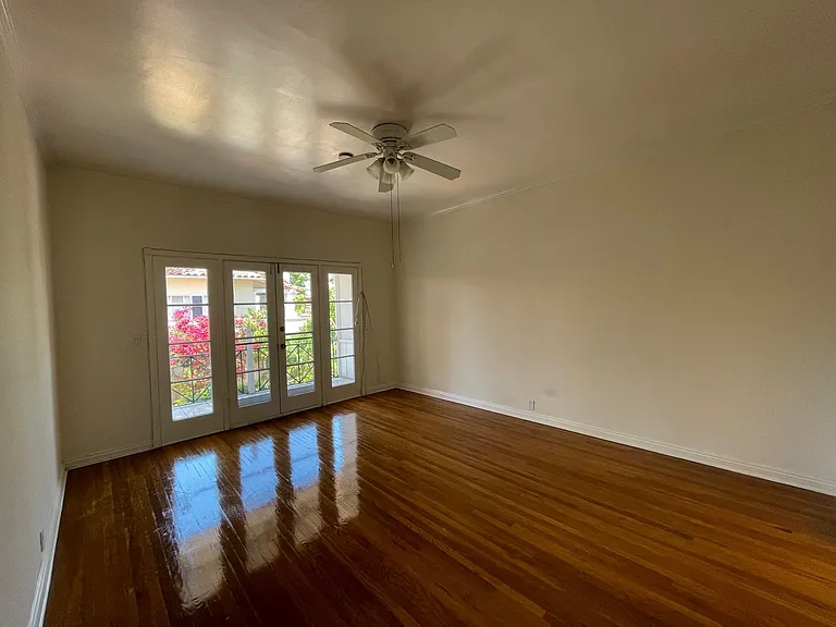 10804 Lindbrook Dr — Photo 13