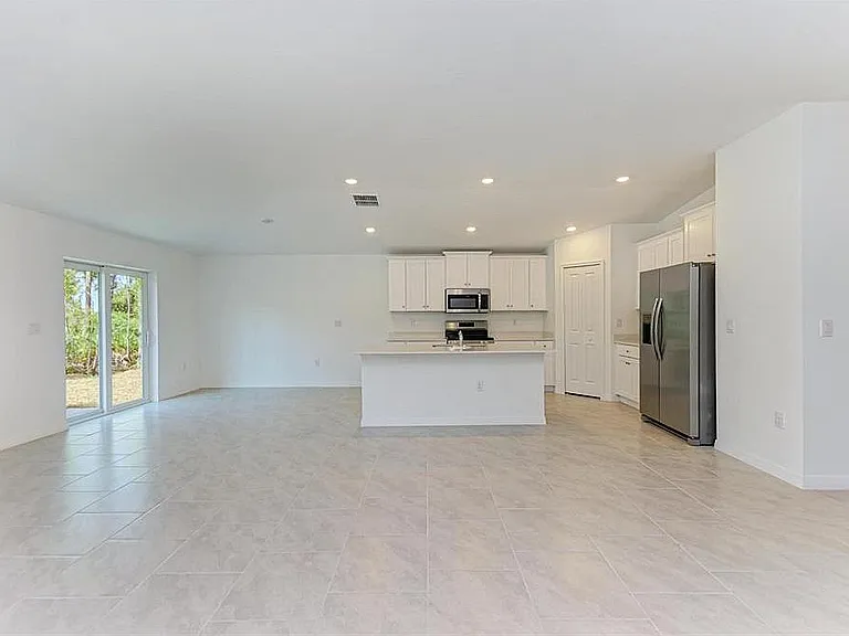 23444 Steeple Ave — Photo 4