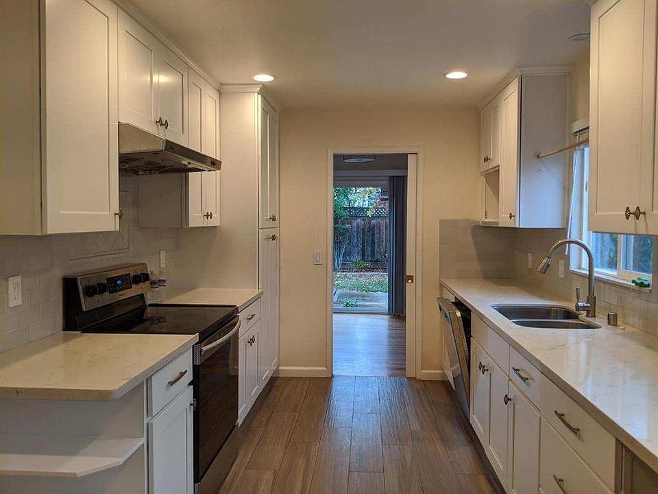 1st image of 2909 Toyon Dr