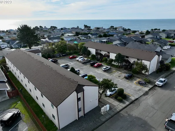 1207 Moore St, Brookings, OR 97415