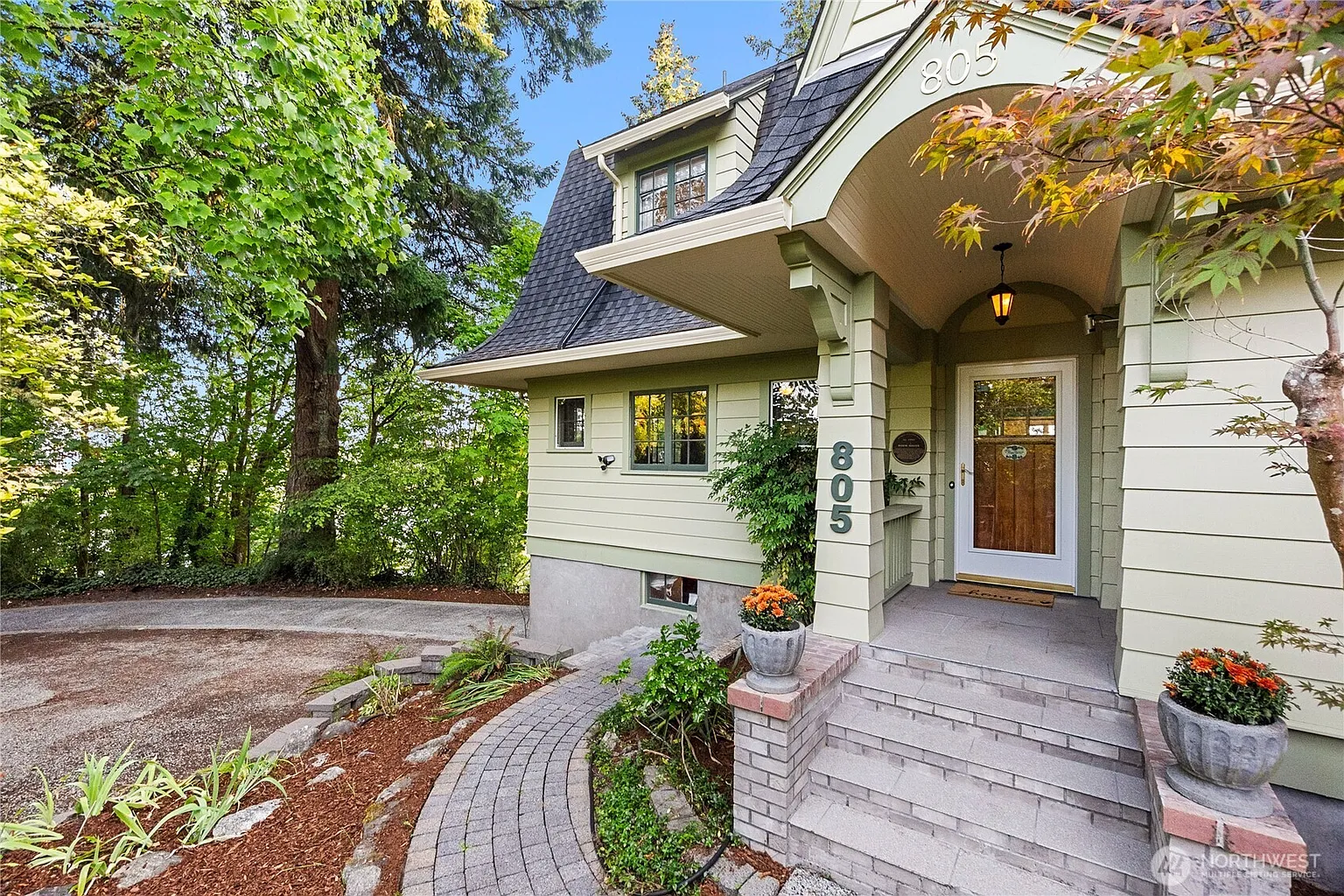 805 5th Avenue SW photo 1